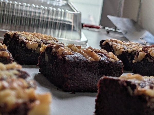 Cakey walnut brownies